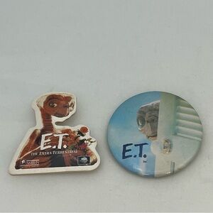 Set Of 2 Vintage 1982 E.T. Extra Terrestrial Movie Pins Buttons